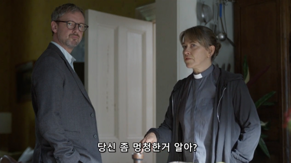 콜래트럴 목격자신부정치인 1